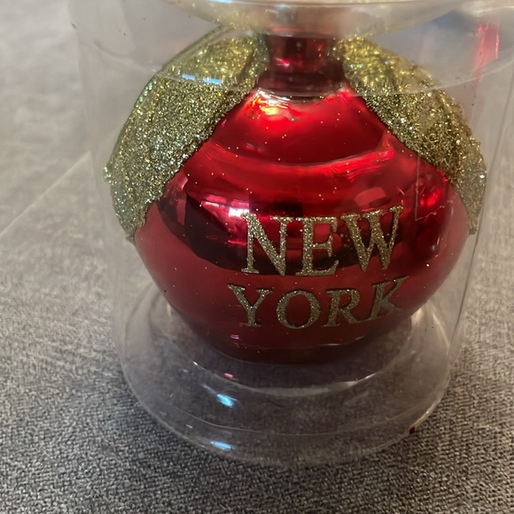 Kurt Adler "New York" Glass Apple Christmas Ornament - Picture 2 of 5